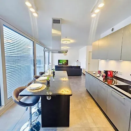 Apartment Luxury Penthouse In With 2 Bedrooms, Terrace And Parking *