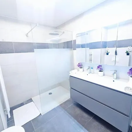 Apartment Luxury Penthouse In With 2 Bedrooms, Terrace And Parking *